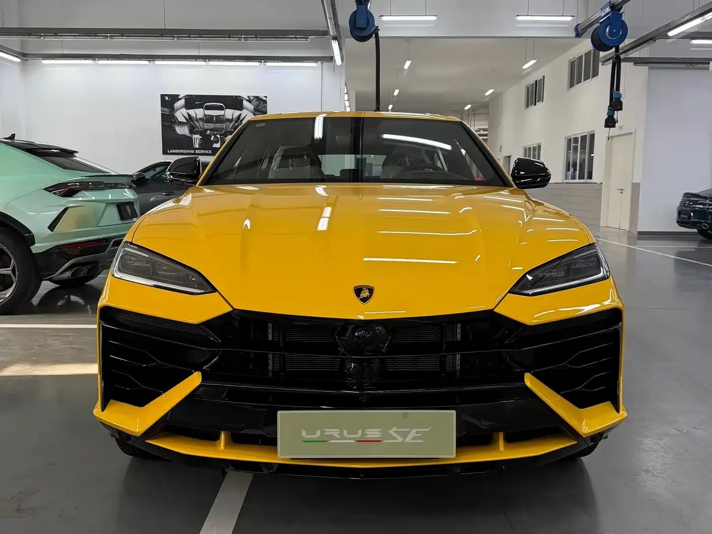 2025 Urus SE 4.0T Standard Edition — миниатюра 2
