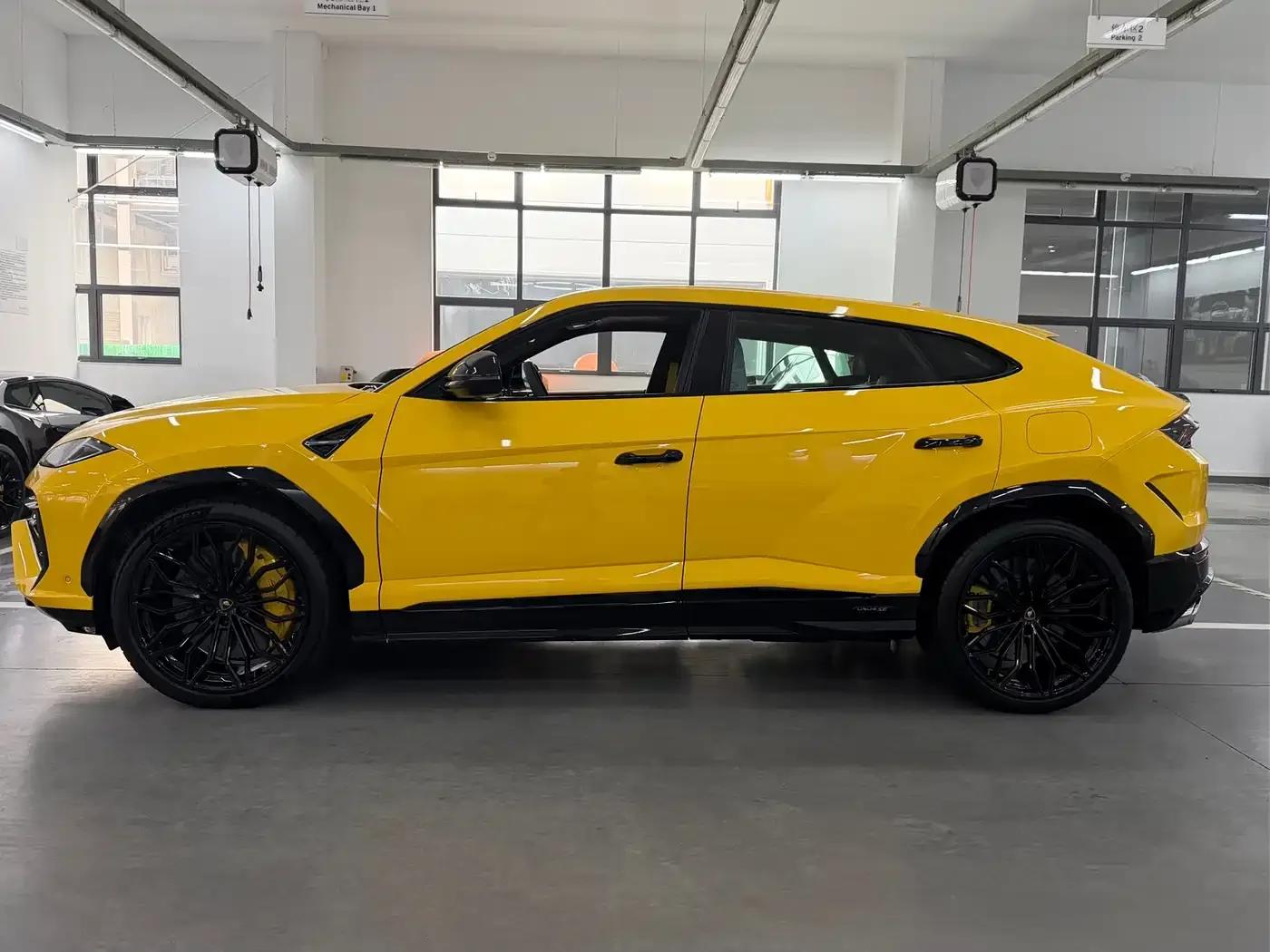 2025 Urus SE 4.0T Standard Edition — миниатюра 3