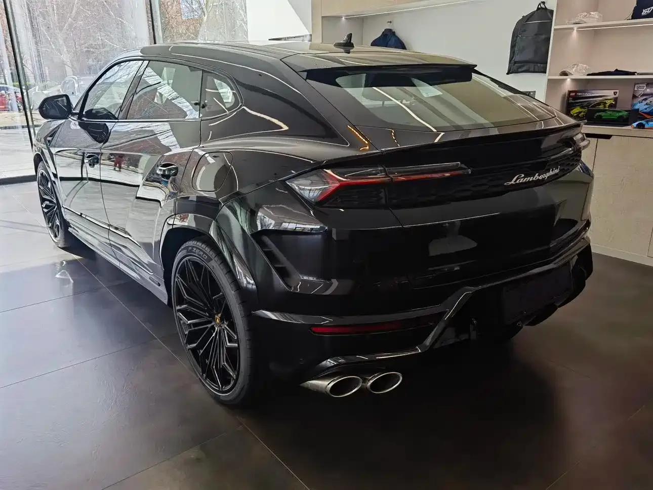 2025 Urus SE 4.0T Standard Edition — миниатюра 2