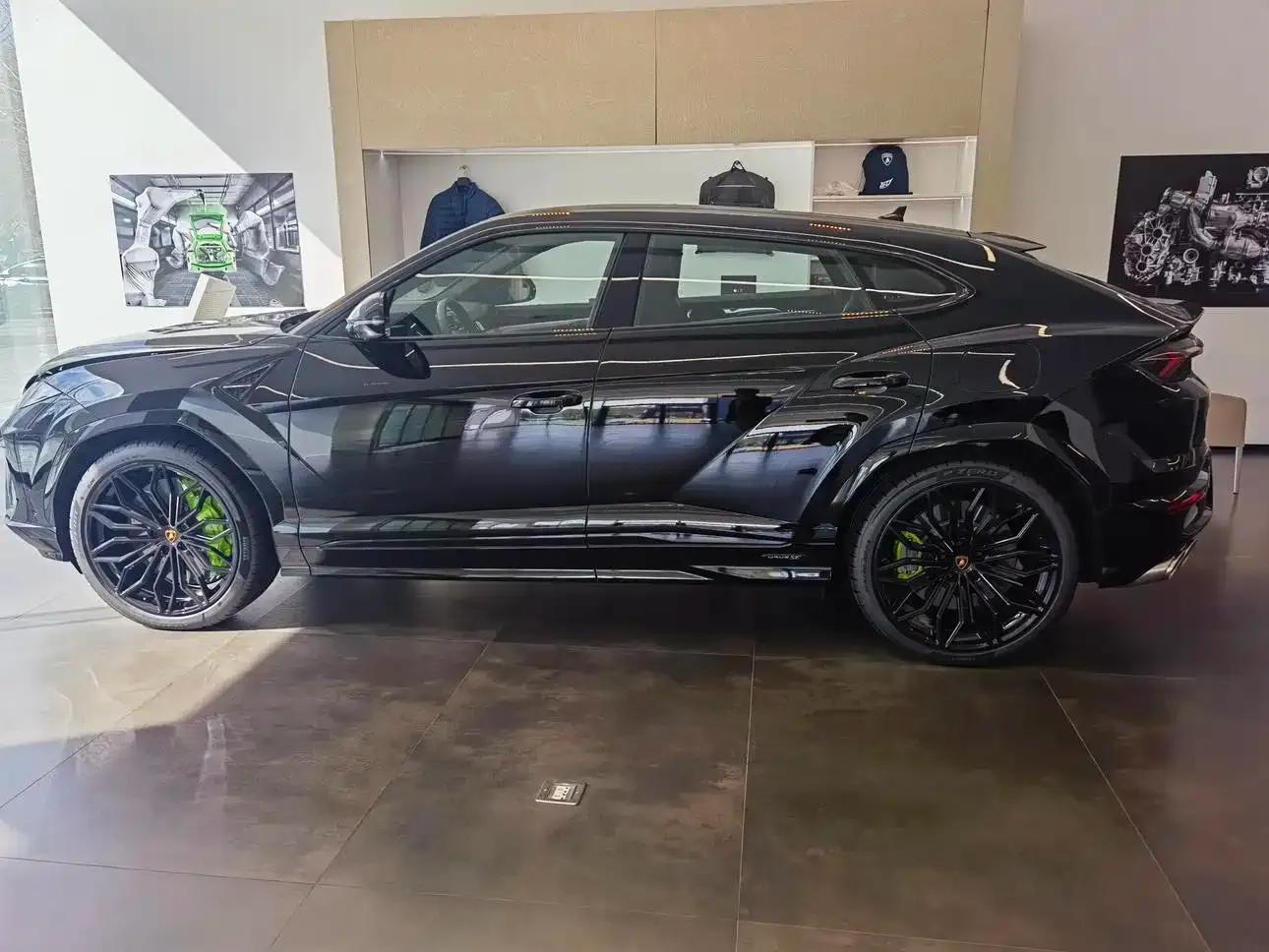 2025 Urus SE 4.0T Standard Edition — миниатюра 3
