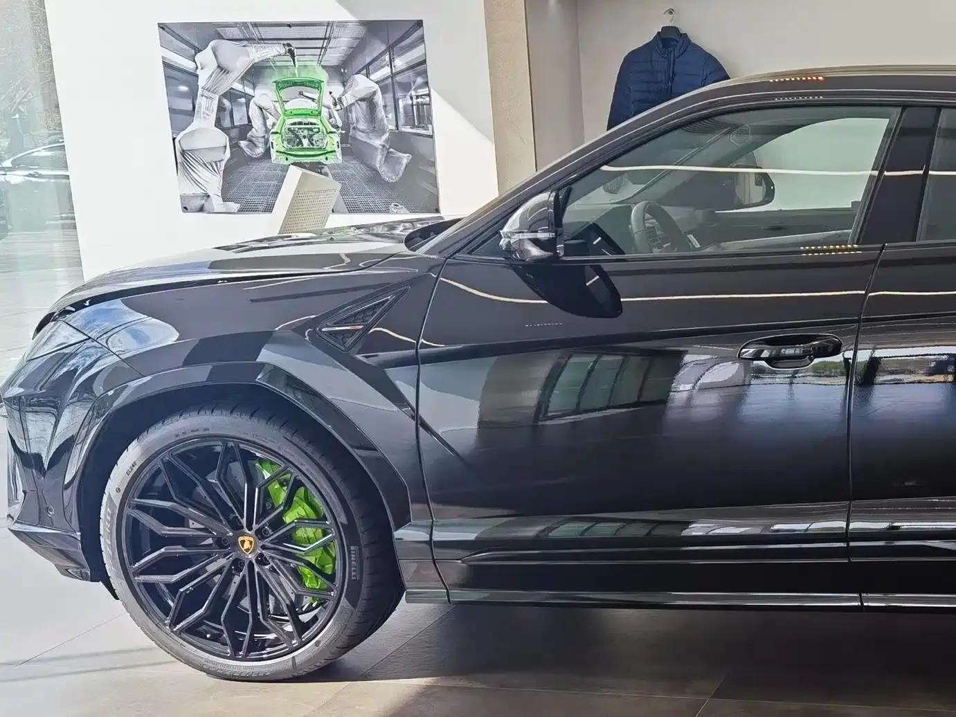 2025 Urus SE 4.0T Standard Edition — миниатюра 4