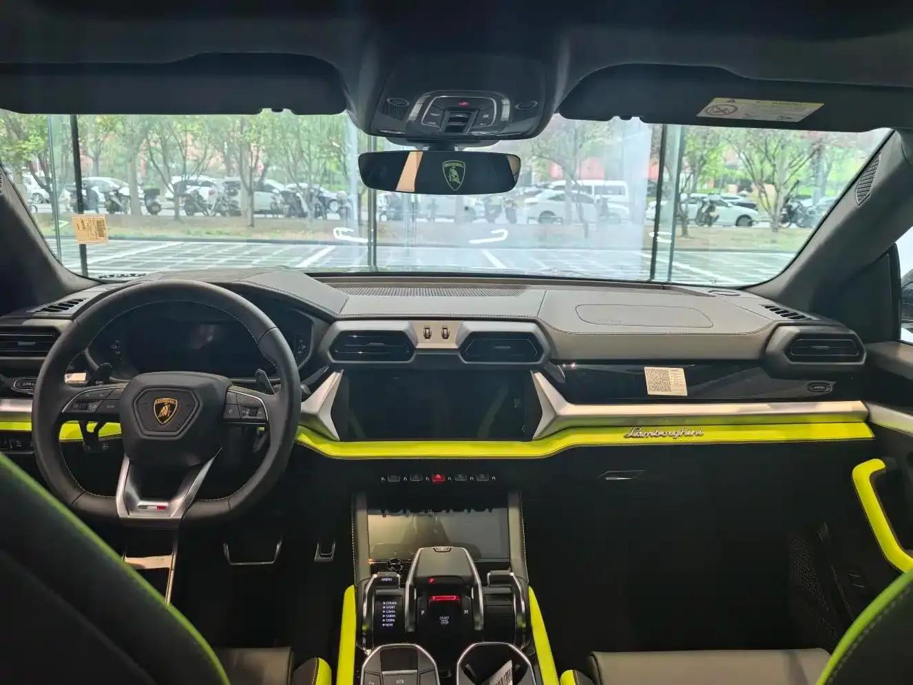 2025 Urus SE 4.0T Standard Edition — миниатюра 5
