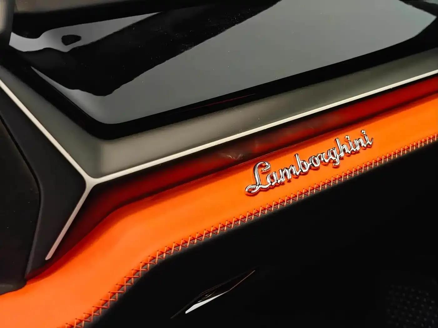 2025 Urus SE 4.0T Standard Edition — миниатюра 2