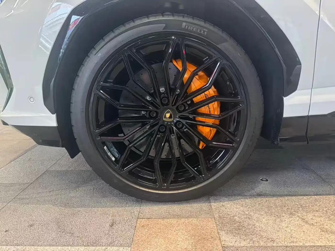 2025 Urus SE 4.0T Standard Edition — миниатюра 12