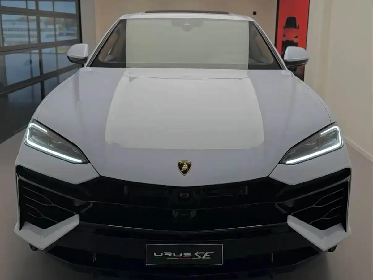 2025 Urus SE 4.0T Standard Edition — миниатюра 8