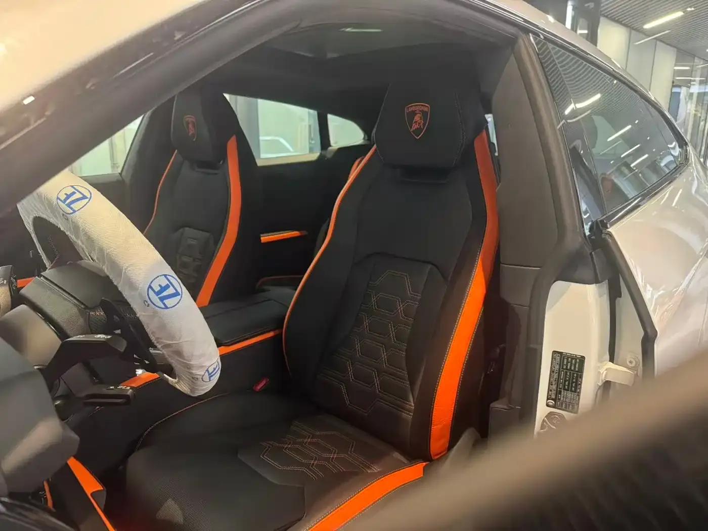 2025 Urus SE 4.0T Standard Edition — миниатюра 10