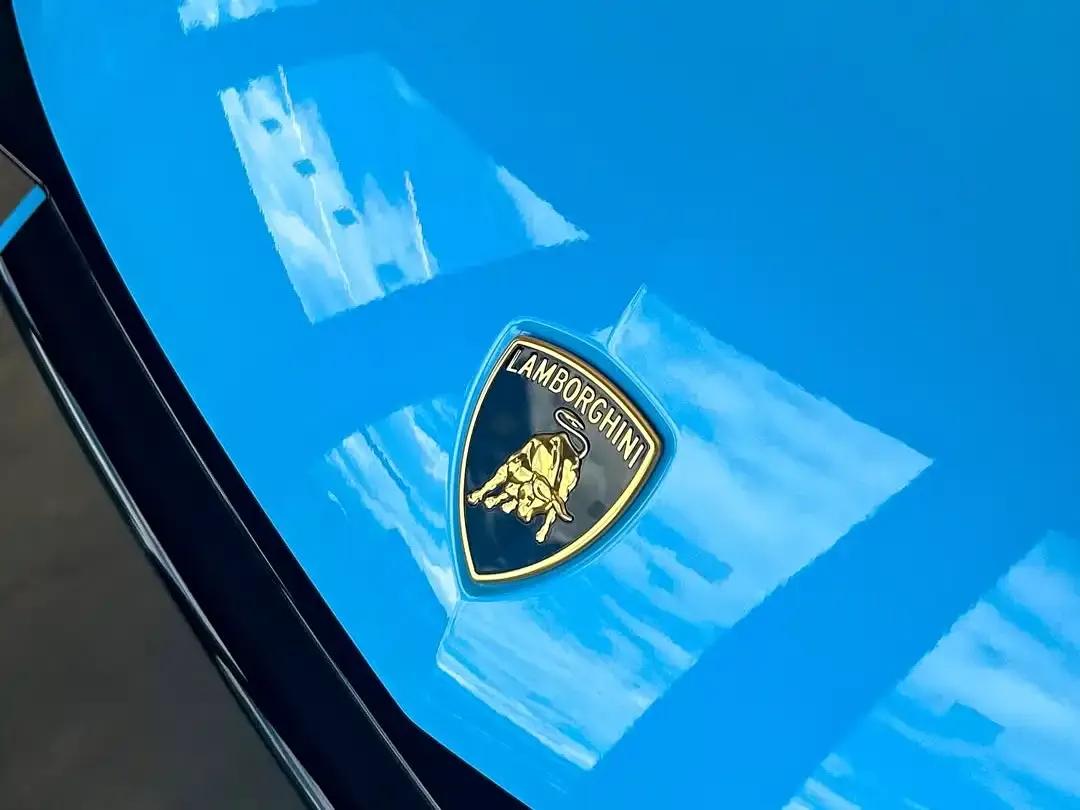 2025 Urus SE 4.0T Standard Edition — миниатюра 3