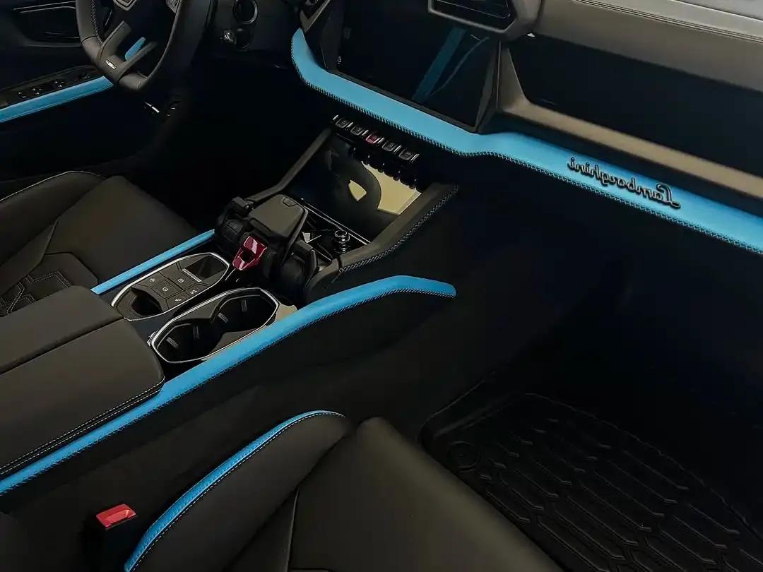 2025 Urus SE 4.0T Standard Edition — миниатюра 4
