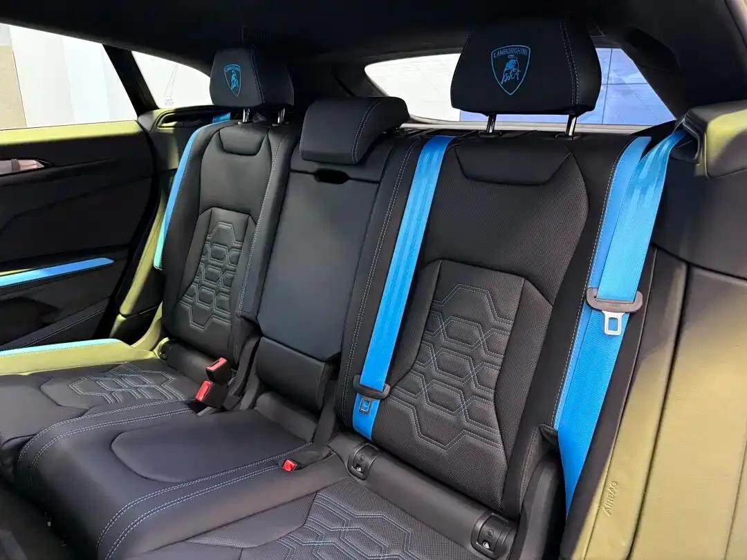 2025 Urus SE 4.0T Standard Edition — миниатюра 7