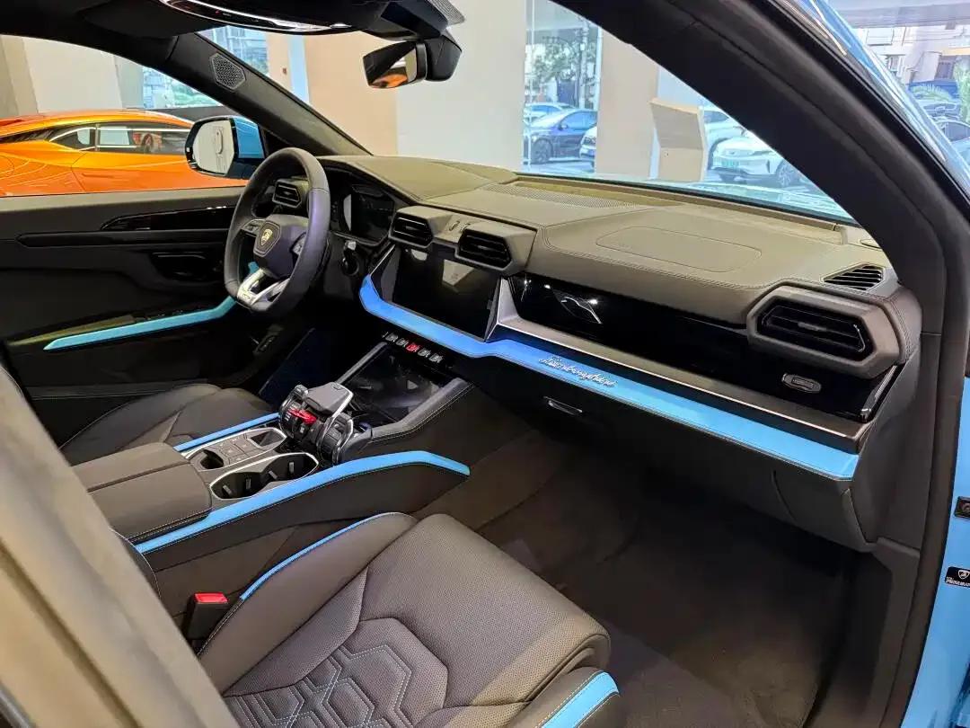 2025 Urus SE 4.0T Standard Edition — миниатюра 8