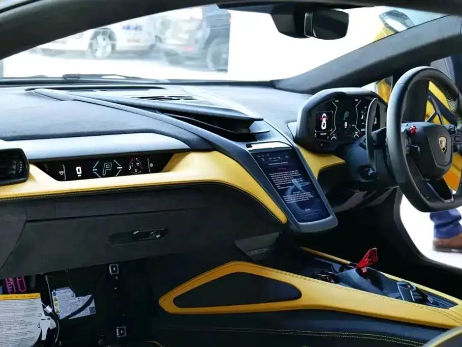 Revuelto 2023 6.5L PHEV Standard Edition — миниатюра 9