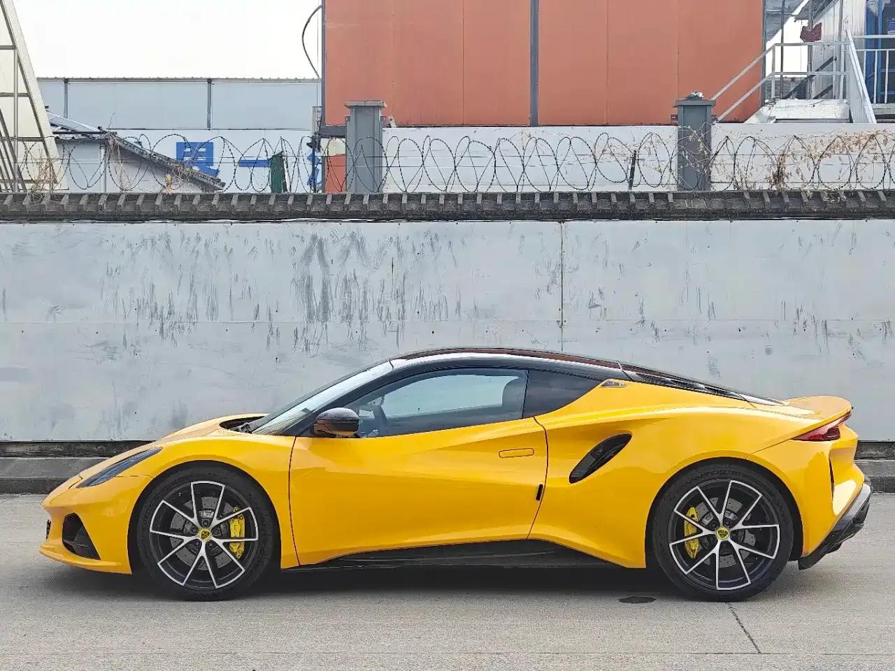 2022 EMIRA 3.5T V6 Manual First Edition — миниатюра 3