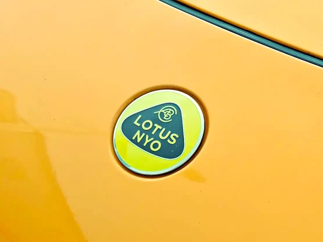 2022 EMIRA 3.5T V6 Manual First Edition — миниатюра 8