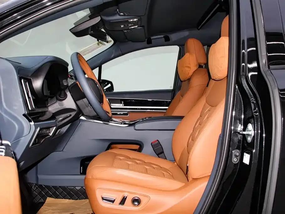 Lorinser Traveler 2026 High-Roof Touring Edition 2.5L High-Roof Touring Edition with Panoramic Sunroof — миниатюра 13