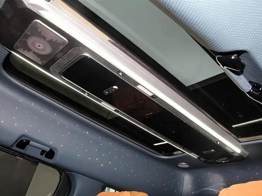 Lorinser Traveler 2026 High-Roof Touring Edition 2.5L High-Roof Touring Edition with Panoramic Sunroof — миниатюра 16