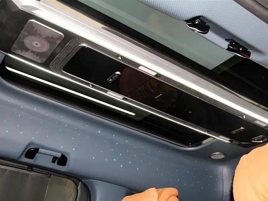 Lorinser Traveler 2026 High-Roof Touring Edition 2.5L High-Roof Touring Edition with Panoramic Sunroof — миниатюра 18