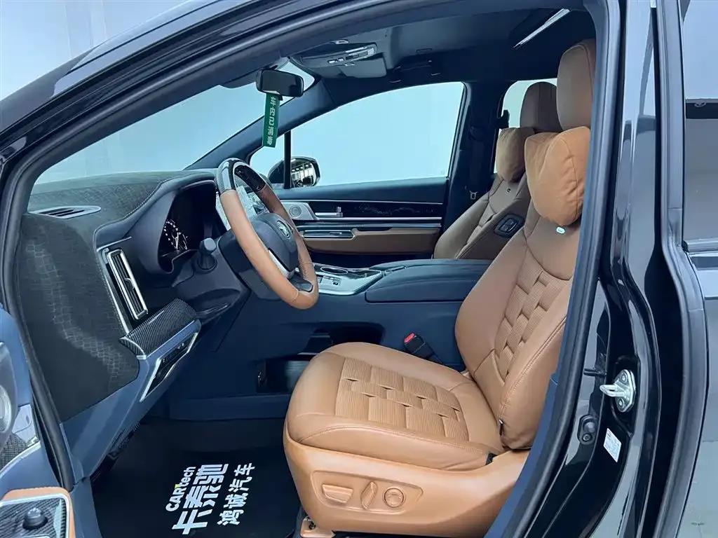 Lorinser Traveler 2026 High-Roof Touring Edition 2.5L High-Roof Touring Edition with Panoramic Sunroof — миниатюра 16