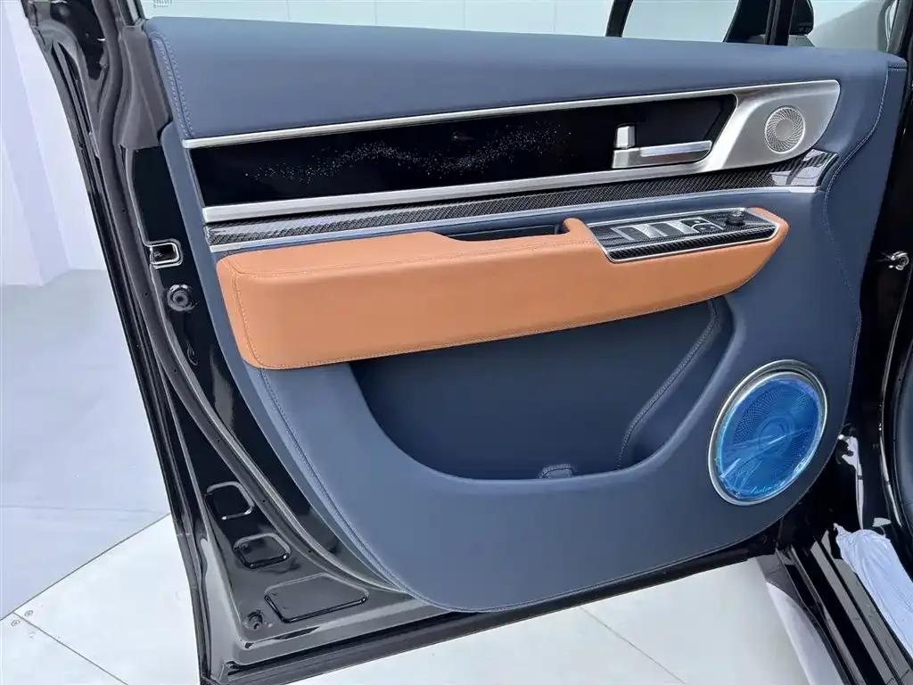 Lorinser Traveler 2026 High-Roof Touring Edition 2.5L High-Roof Touring Edition with Panoramic Sunroof — миниатюра 18