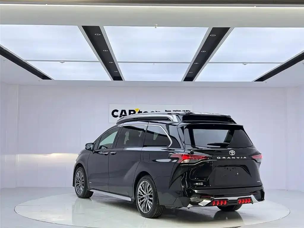 Lorinser Traveler 2026 High-Roof Touring Edition 2.5L High-Roof Touring Edition with Panoramic Sunroof — миниатюра 3