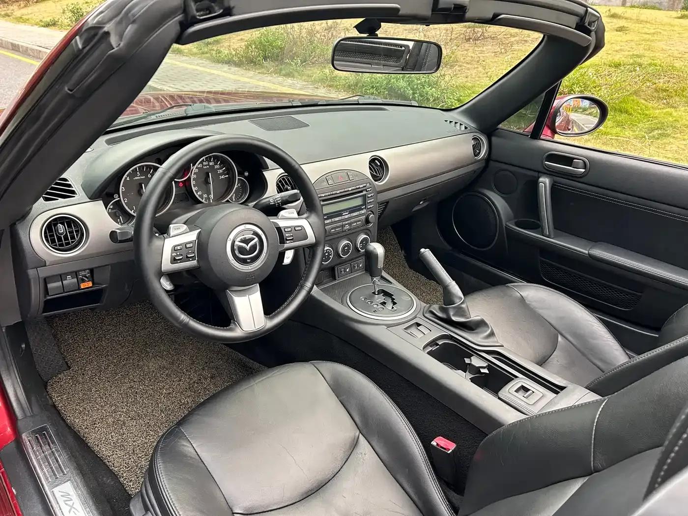 Mazda MX-5 2009 2.0 — миниатюра 8