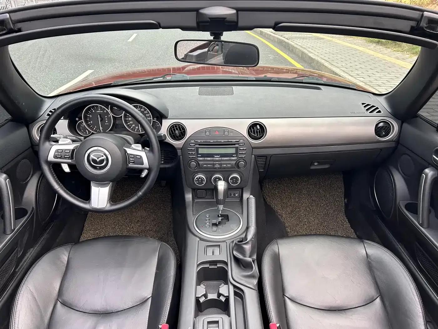 Mazda MX-5 2009 2.0 — миниатюра 9