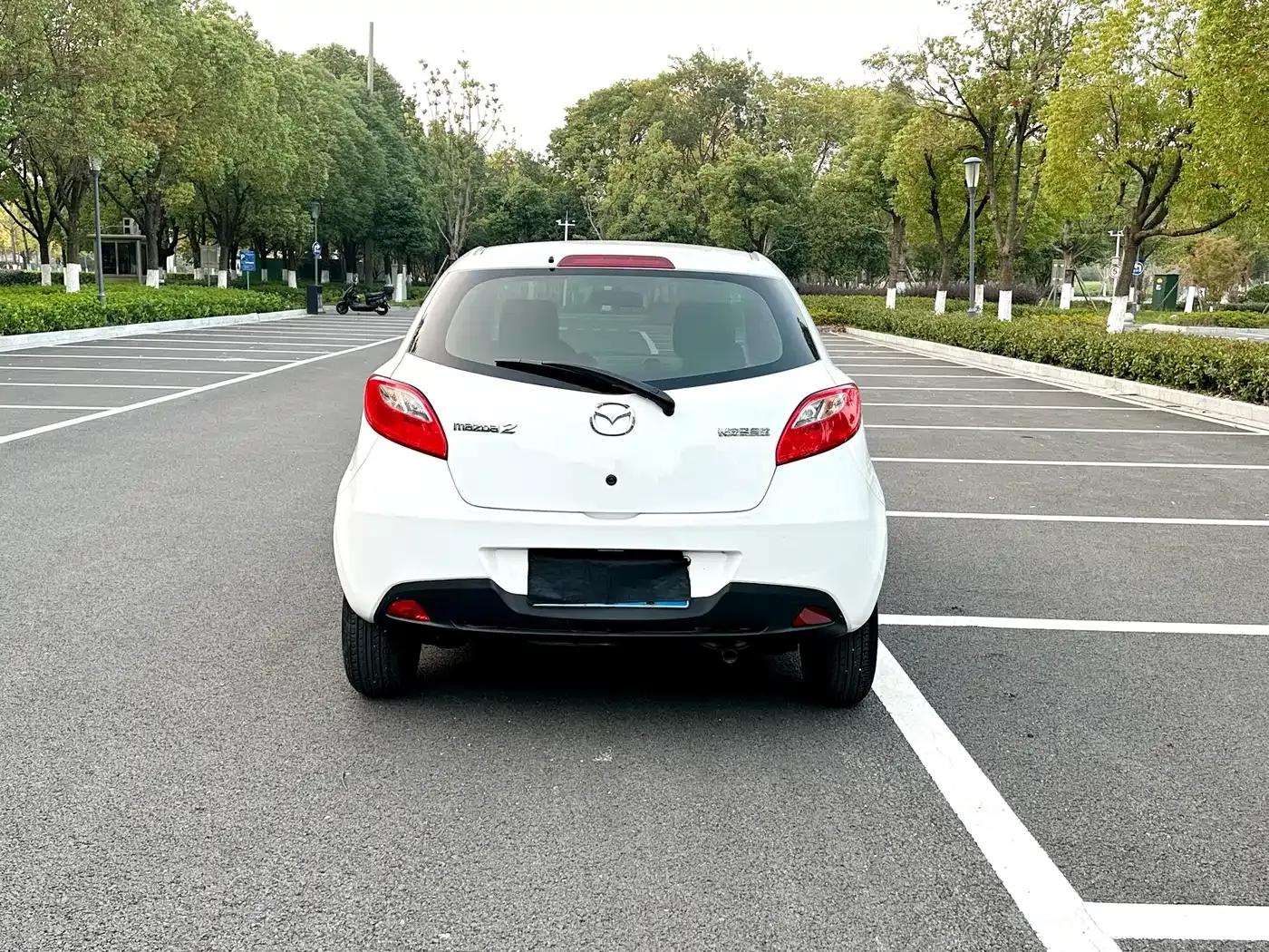 Mazda2 2011 Dynamic 1.3L Automatic Standard Edition — миниатюра 4