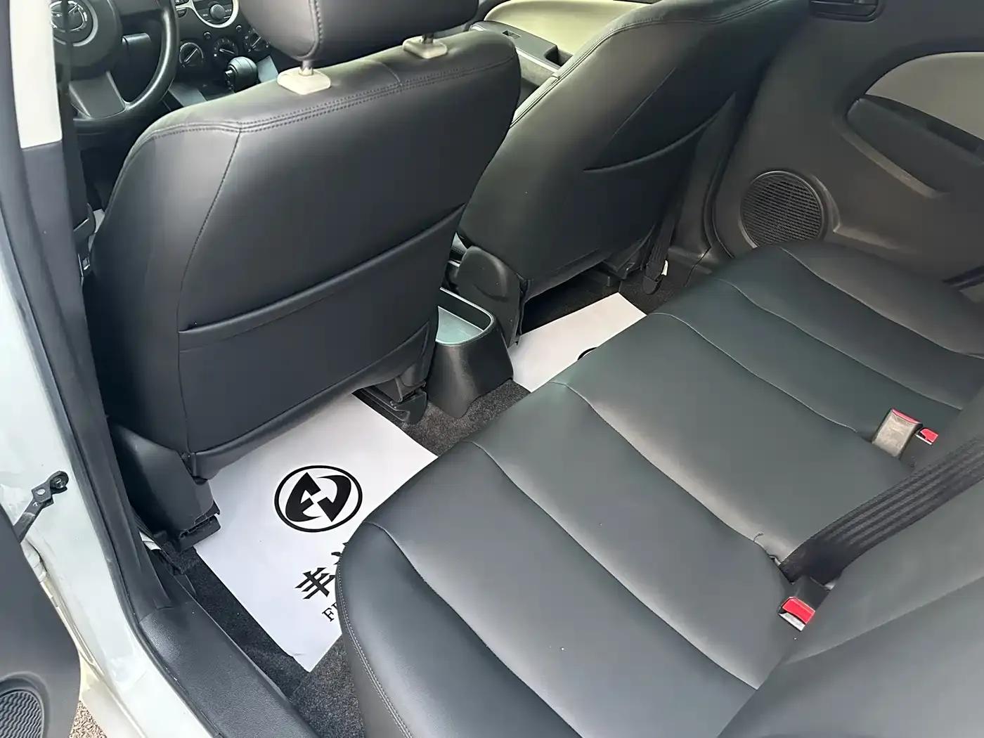 Mazda2 2011 Dynamic 1.3L Automatic Standard Edition — миниатюра 7