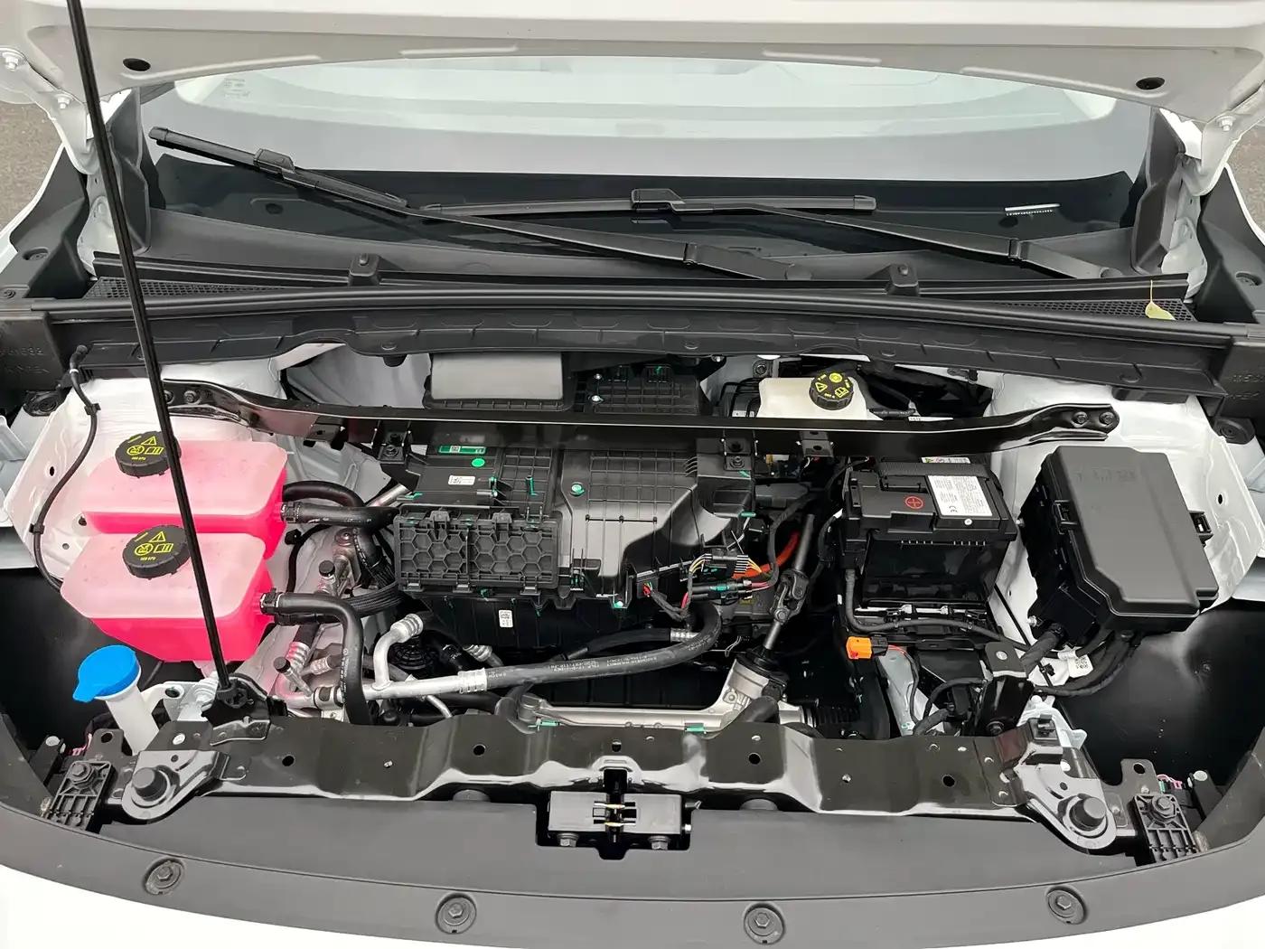 MG ES5 2025 425pro Rear-Wheel Drive — миниатюра 16
