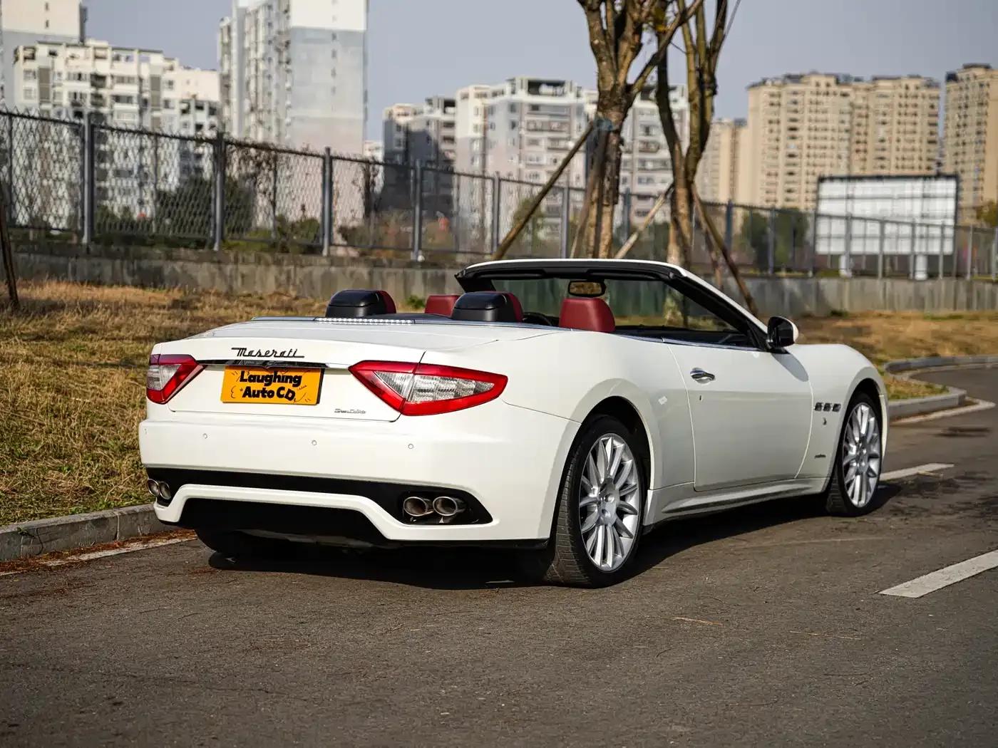 GranCabrio 2010 4.7L Automatic — миниатюра 2
