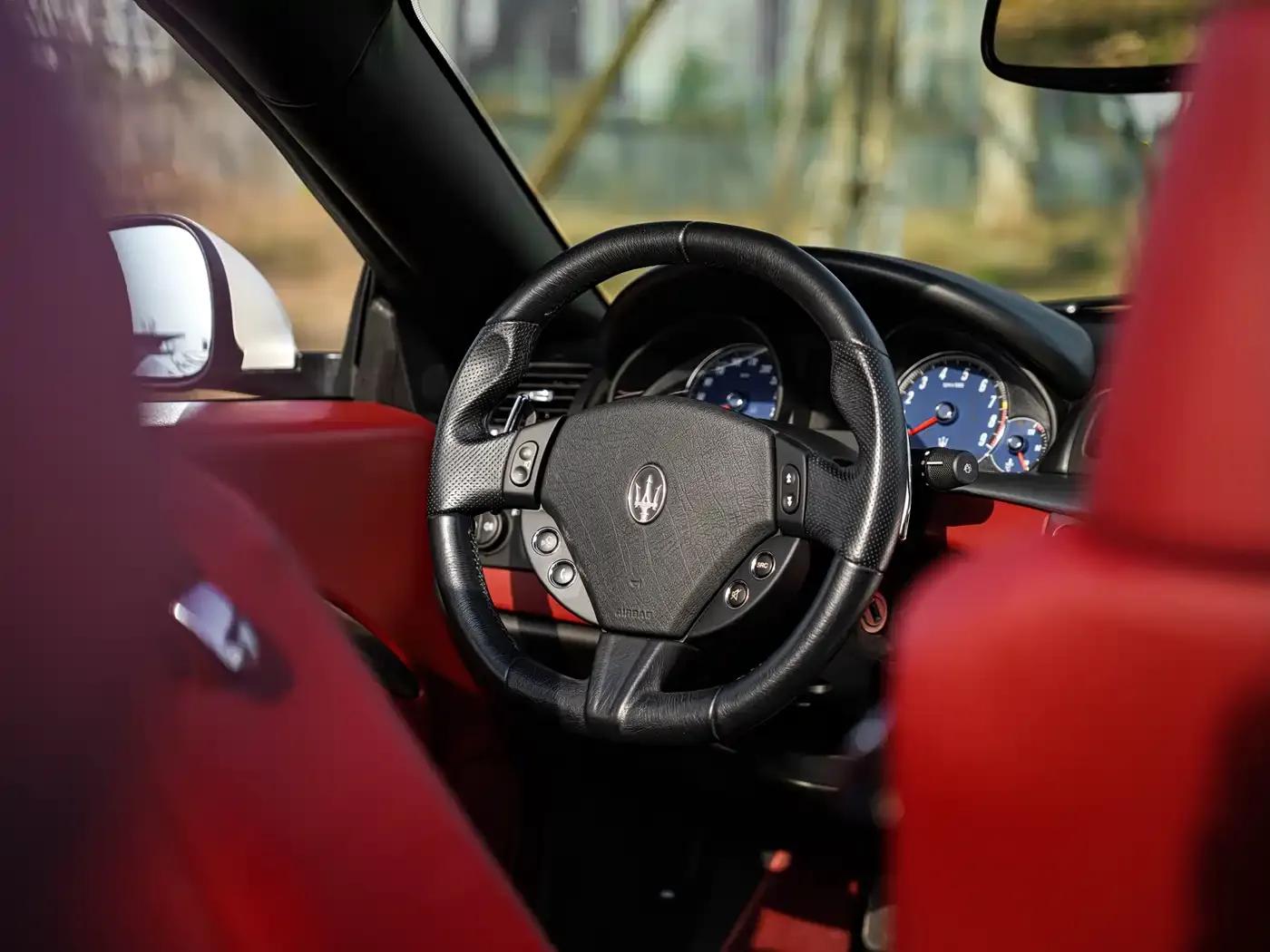 GranCabrio 2010 4.7L Automatic — миниатюра 17