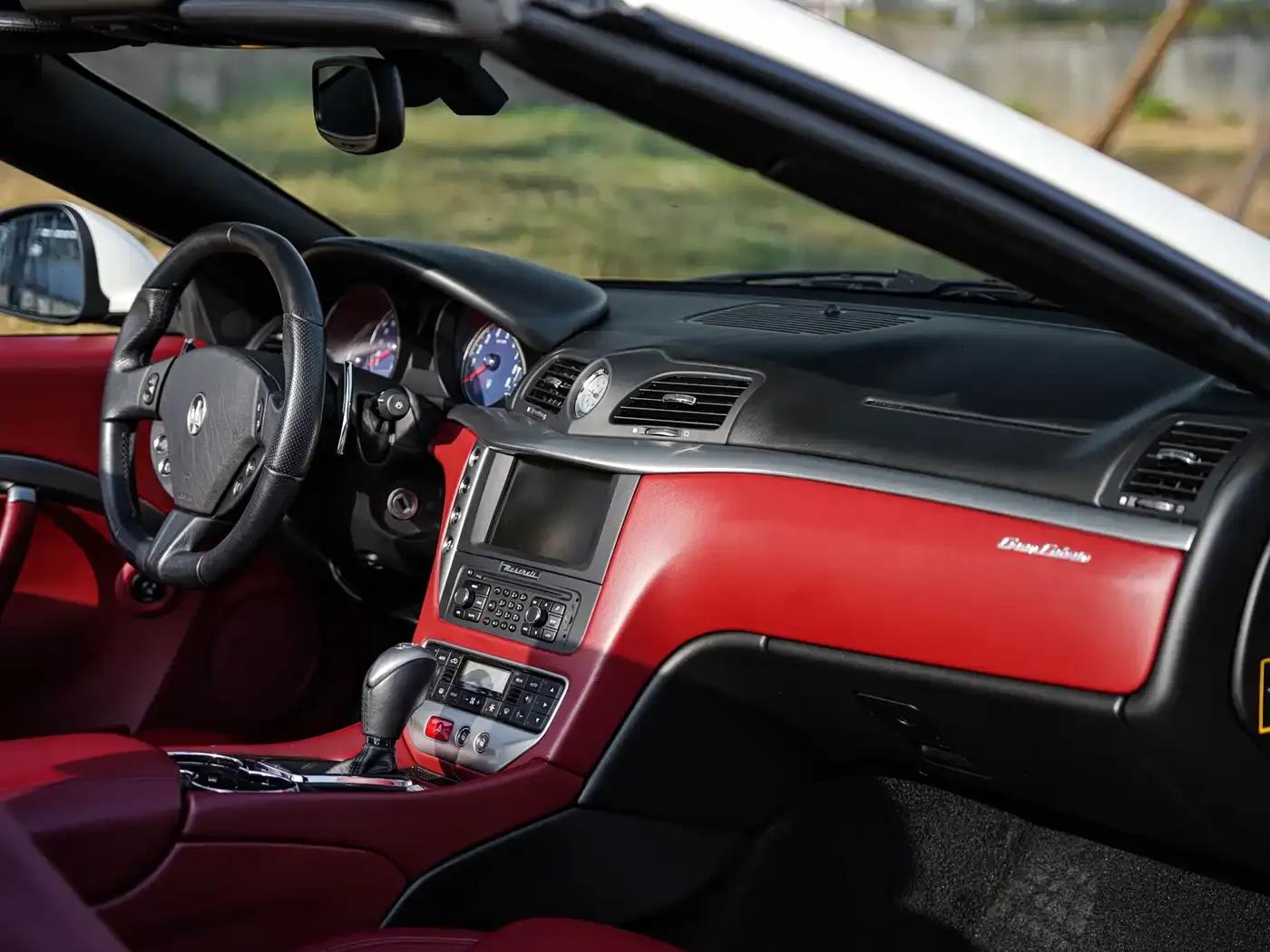 GranCabrio 2010 4.7L Automatic — миниатюра 18