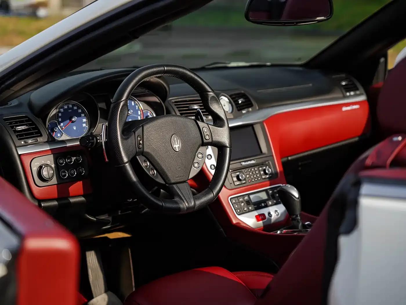 GranCabrio 2010 4.7L Automatic — миниатюра 20