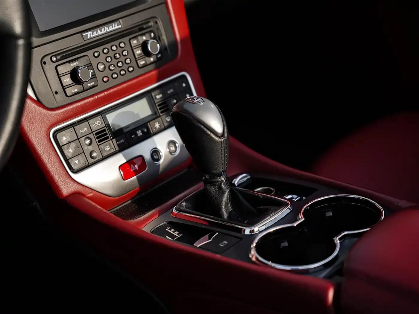 GranCabrio 2010 4.7L Automatic — миниатюра 21