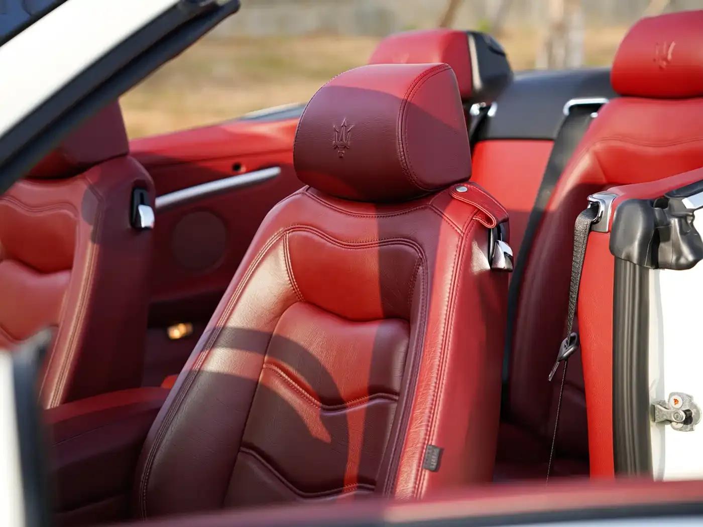 GranCabrio 2010 4.7L Automatic — миниатюра 23
