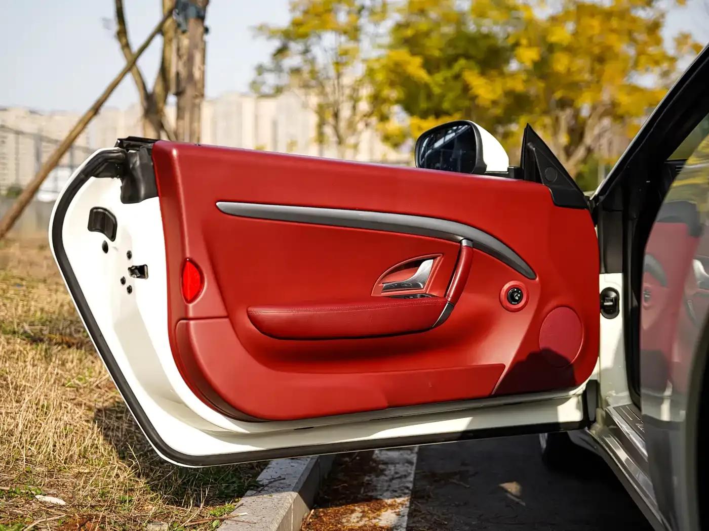 GranCabrio 2010 4.7L Automatic — миниатюра 24