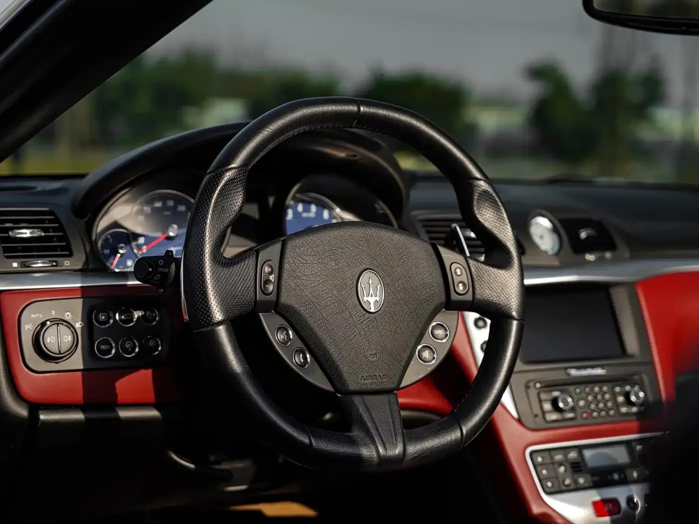 GranCabrio 2010 4.7L Automatic — миниатюра 26
