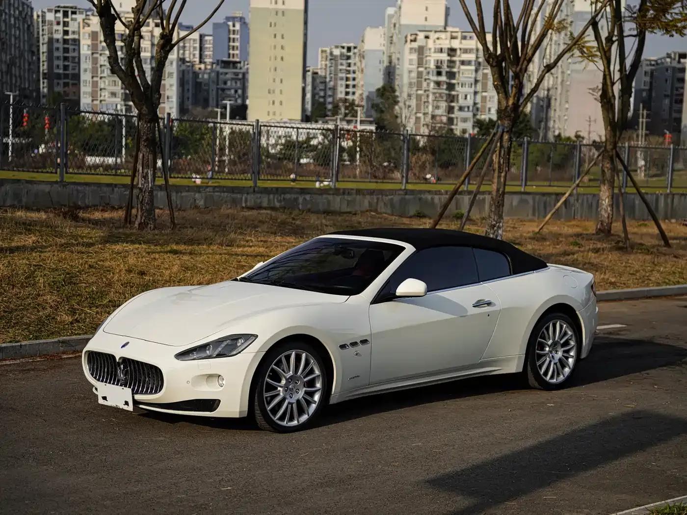 GranCabrio 2010 4.7L Automatic — миниатюра 30