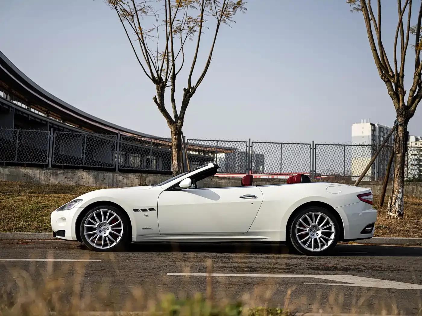 GranCabrio 2010 4.7L Automatic — миниатюра 4