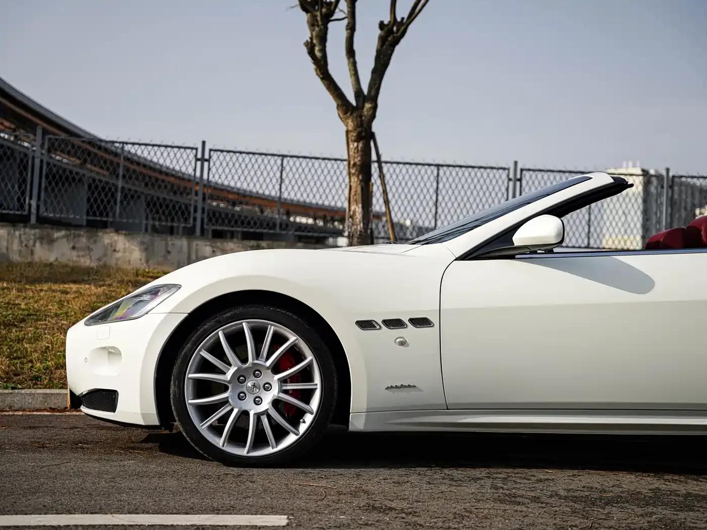 GranCabrio 2010 4.7L Automatic — миниатюра 5