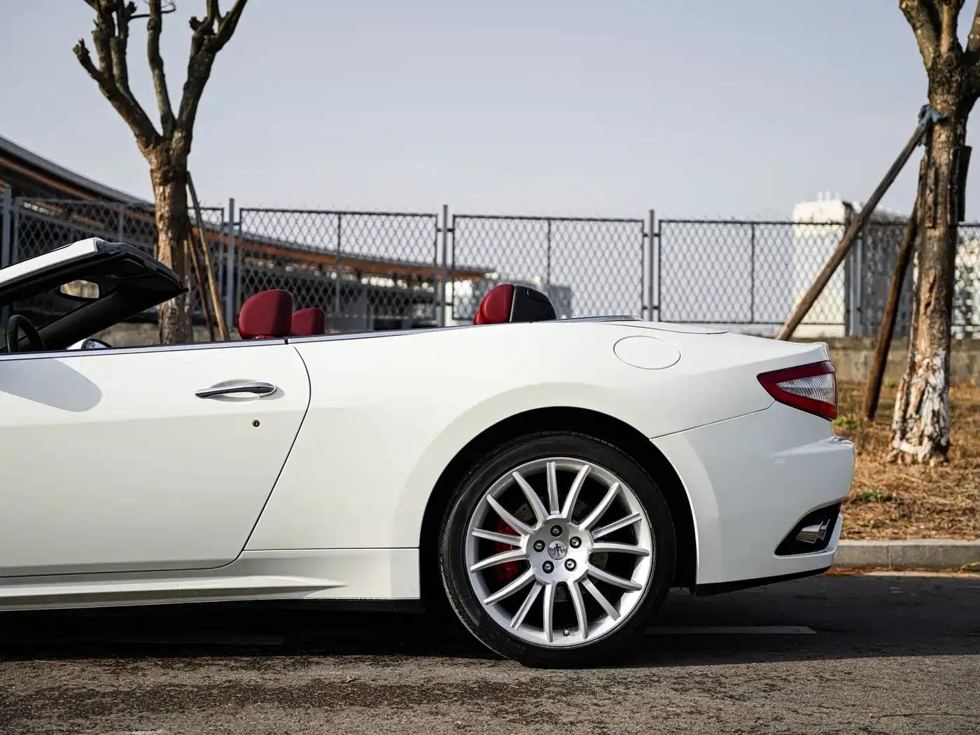 GranCabrio 2010 4.7L Automatic — миниатюра 6