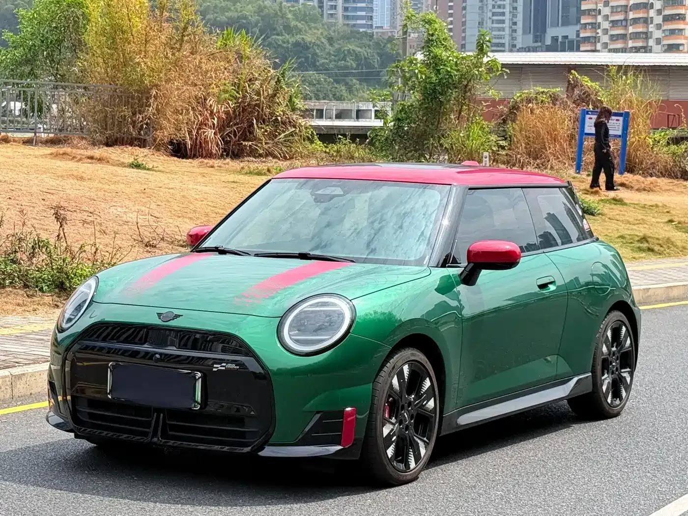 2025 JOHN COOPER WORKS Electric MINI JCW — миниатюра 1