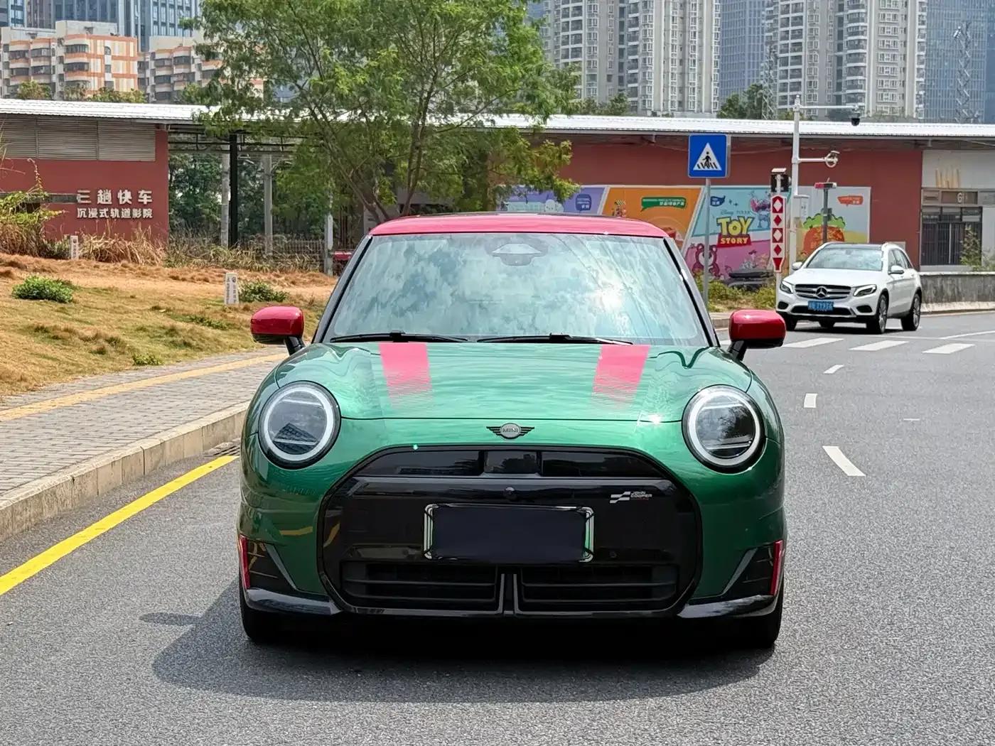 2025 JOHN COOPER WORKS Electric MINI JCW — миниатюра 2