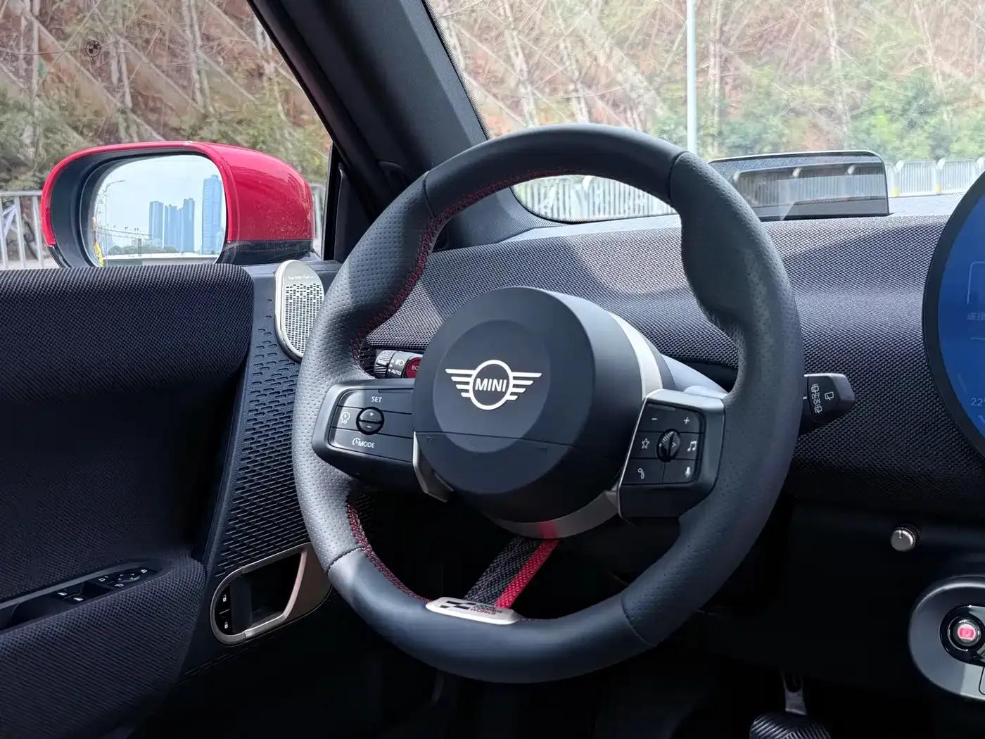2025 JOHN COOPER WORKS Electric MINI JCW — миниатюра 12