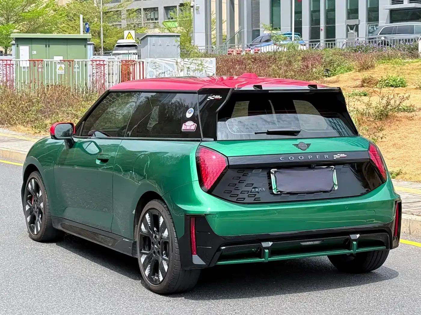 2025 JOHN COOPER WORKS Electric MINI JCW — миниатюра 4