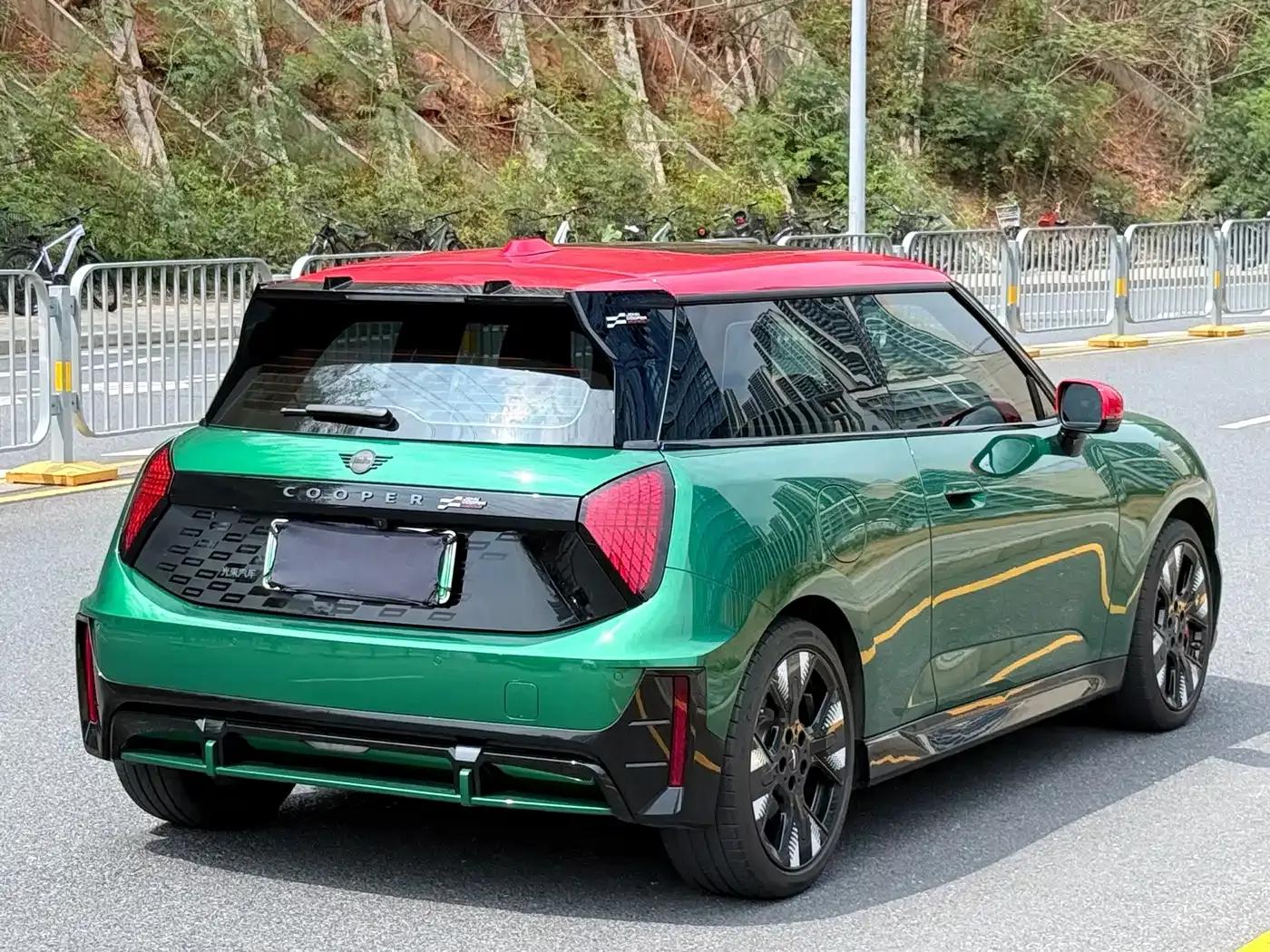 2025 JOHN COOPER WORKS Electric MINI JCW — миниатюра 6