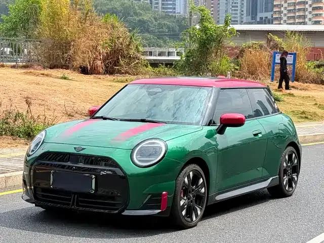 2025 JOHN COOPER WORKS Electric MINI JCW