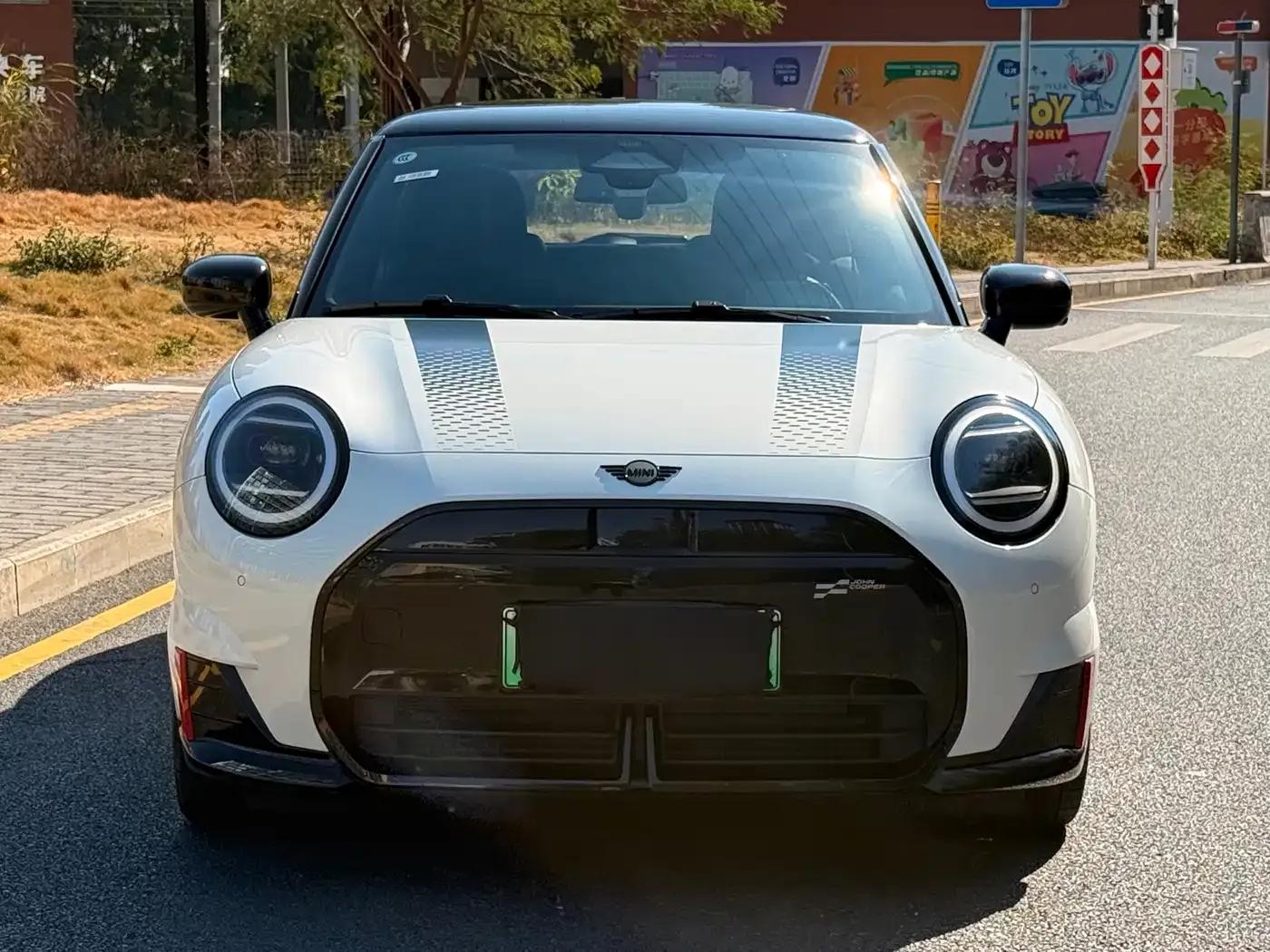 2025 JOHN COOPER WORKS Electric MINI JCW — миниатюра 2