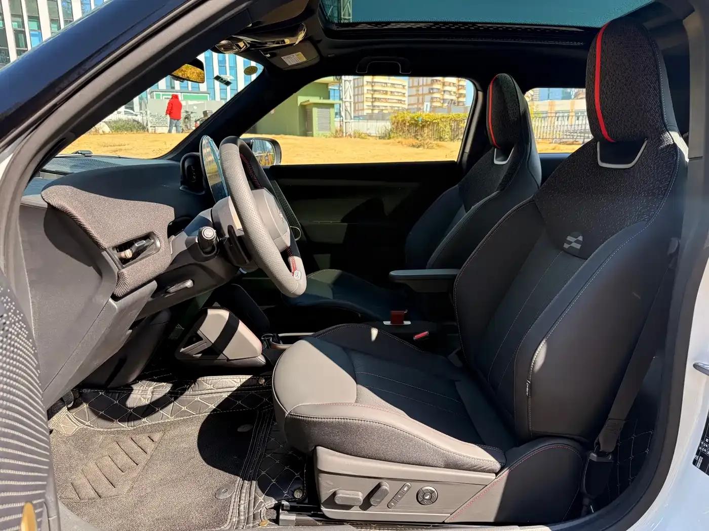 2025 JOHN COOPER WORKS Electric MINI JCW — миниатюра 12