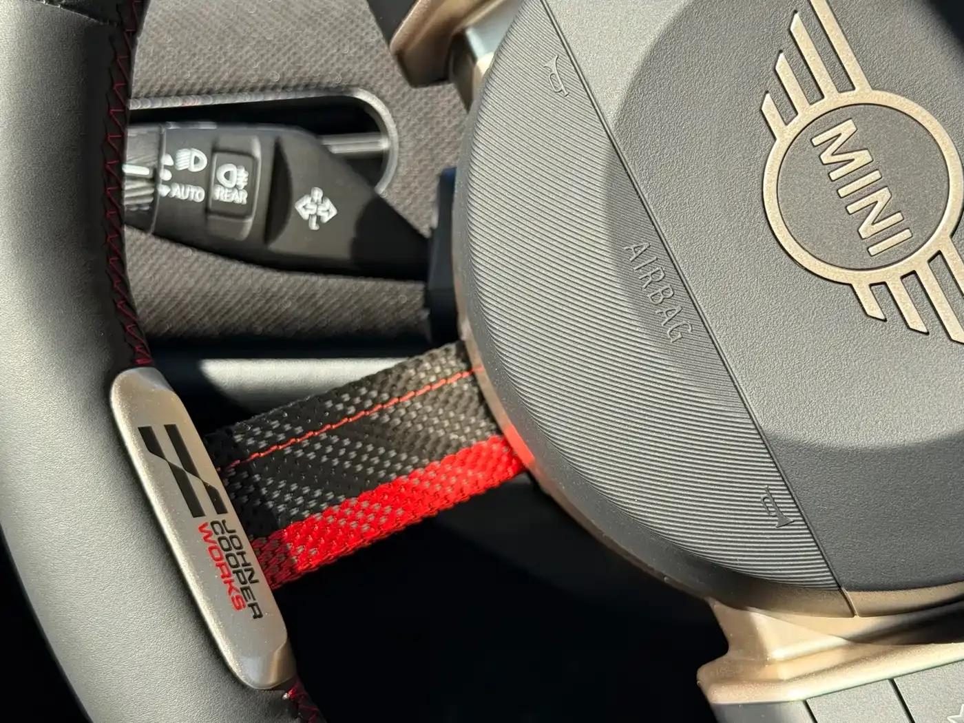 2025 JOHN COOPER WORKS Electric MINI JCW — миниатюра 17