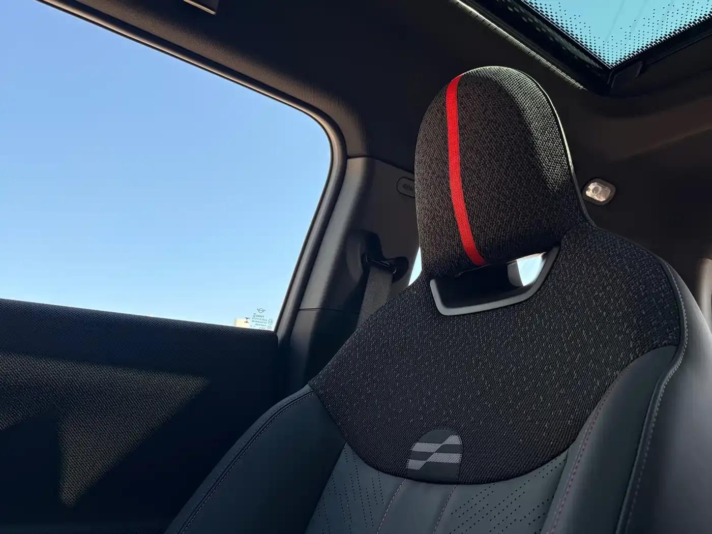 2025 JOHN COOPER WORKS Electric MINI JCW — миниатюра 18